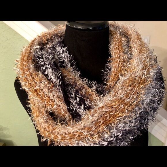 Nice knitted comfortable infinity scarf - Picture 1 of 2